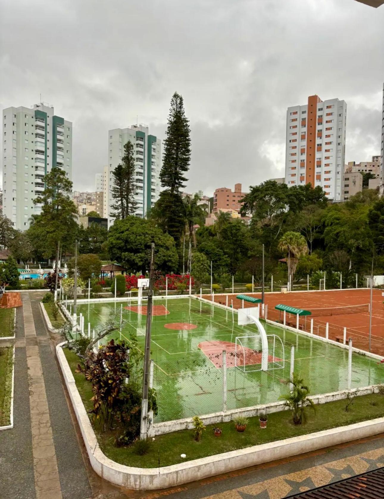 Apartamento Condominio Quisisana Centro Pocos De Caldas Lazer Completo, Uma Estrutura De Resort Exterior photo