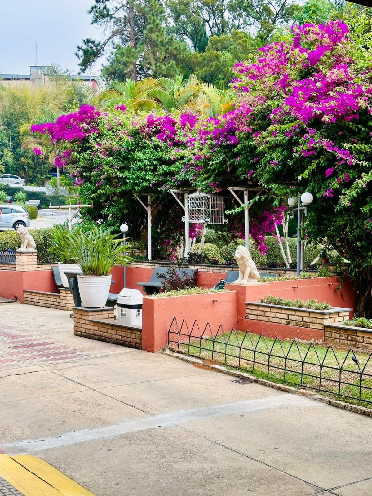 Apartamento Condominio Quisisana Centro Pocos De Caldas Lazer Completo, Uma Estrutura De Resort Exterior photo